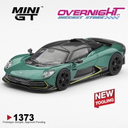-PREORDER - Mini GT Aston Martin Valhalla Podium Green 2025 Escala 1/64 MGT01373-L