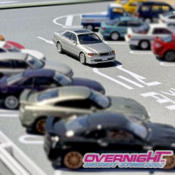 Tomicarama vintage 13a Daikoku Parking Area Mat B con Toyota Chaser 2.5 Tourer V Escala 1/64 TLV-Vintage13a