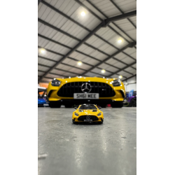 Tarmac Works Mercedes-Benz AMG GT Black Series amarillo - Escala 1/64 - TC-T64G-042-SHMEE