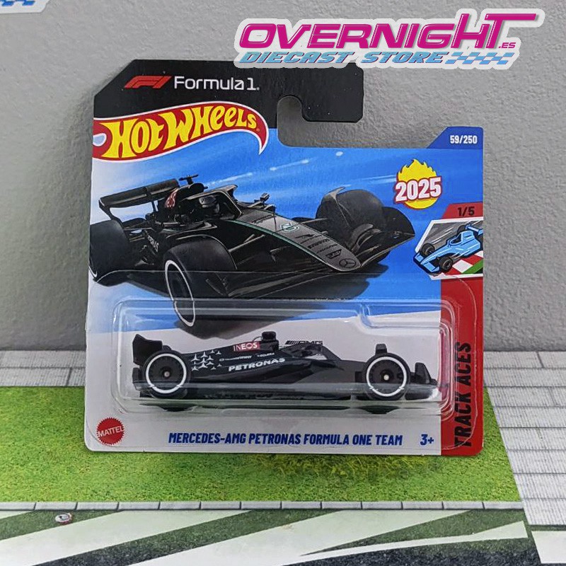 Hot Wheels Mercedes AMG Petronas Formula One Team Track Aces HYX78-N521