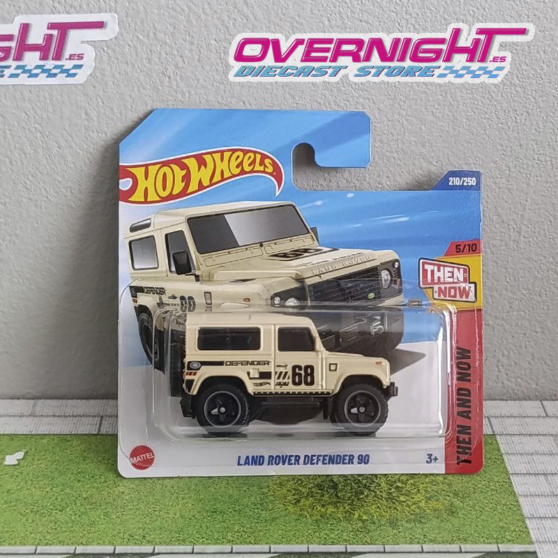 Hot Wheels Land Rover Defender 90 Then and Now JBB29-N521