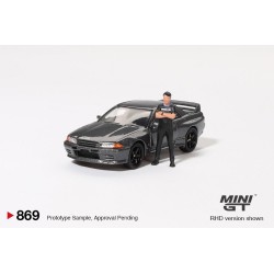 Mini GT Nissan Skyline Gt-R (R32) Nismo RHD con figura de Tsugio Matsuda Gunmetal Grey Escala 1/64 MGT00869rhd
