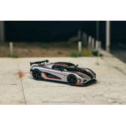 Tarmac Works Koenigsegg Agera Rs Moon Silver y negro Escala 1/64 TC-T64G-TL005-MS