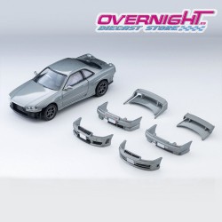 Tomica Limited Vintage 2000 Nissan Skyline 2-Door Sports Coupe 25GT Turbo plata con accesorios - Escala 1/64 LV-N353a