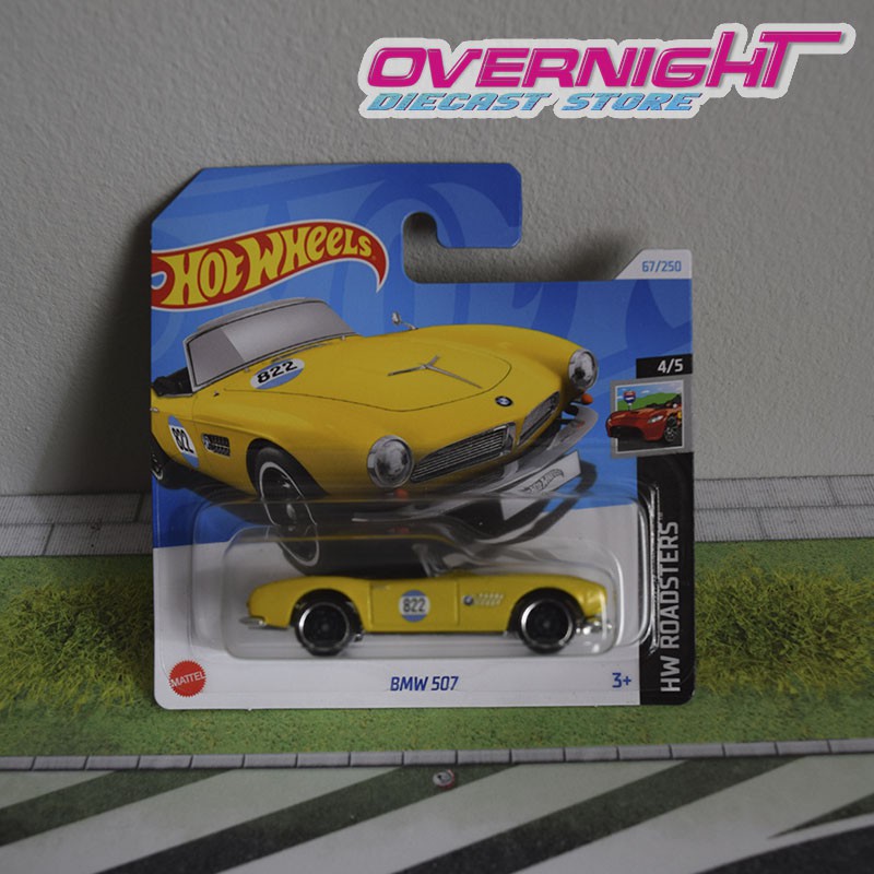 Hot Wheels BMW 507 amarillo