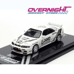 Inno64 Nissan Skyline Gt-R R33 DPLS x Inno64 Blanco y Negro TMCS 2025 Event Edition Escala 1/64 IN64-DPLS-R33-TMCS25