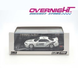Inno64 Nissan Skyline Gt-R R33 DPLS x Inno64 Blanco y Negro TMCS 2025 Event Edition Escala 1/64 IN64-DPLS-R33-TMCS25