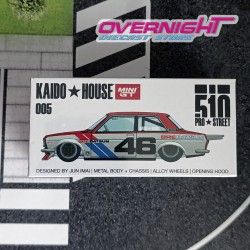 Kaido House Datsun 510 Pro Street Bre510 V1, Rojo, blanco y azul Mini GT escala 1/64