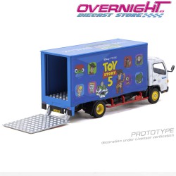 - PREORDER - Tarmac Works Mitsubishi Fuso Canter Toy Story 5 - En blister - By Disney - Escala 1/64 T64T-TL002-TS