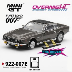 - PREORDER -  Mini GT Aston Martin V8 Vantage The Living Daylights con armas - blister en español - Escala 1/64 - MGT00922-007S